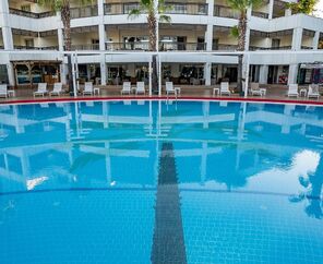 Latanya Park Resort