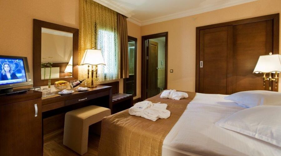 Latanya Park Resort