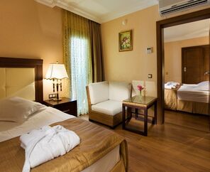 Latanya Park Resort