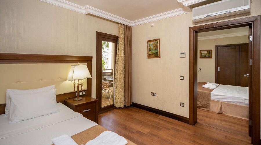 Latanya Park Resort