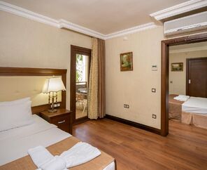 Latanya Park Resort