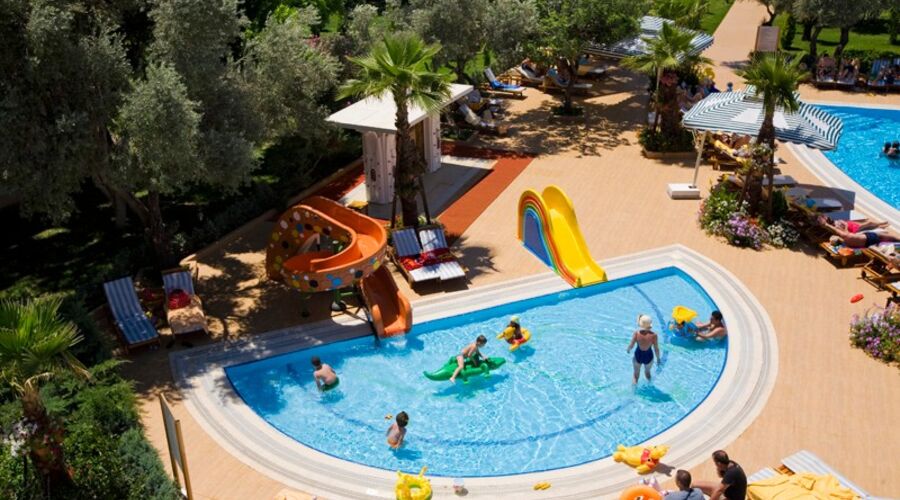 Latanya Park Resort