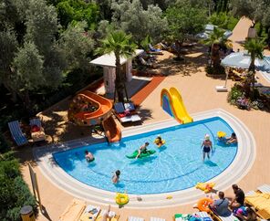 Latanya Park Resort
