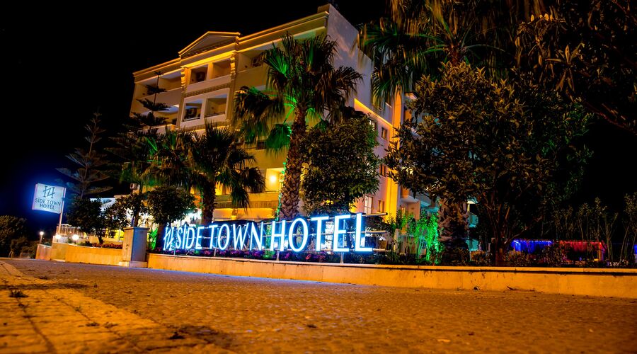 Side Town By Zhotels