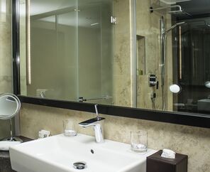 11 Mirrors Design Hotel