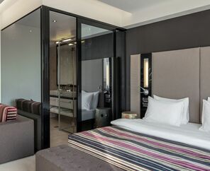 11 Mirrors Design Hotel