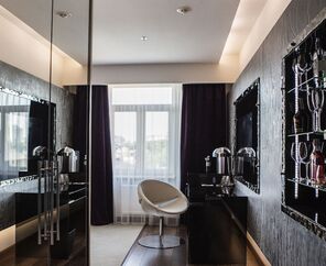 11 Mirrors Design Hotel