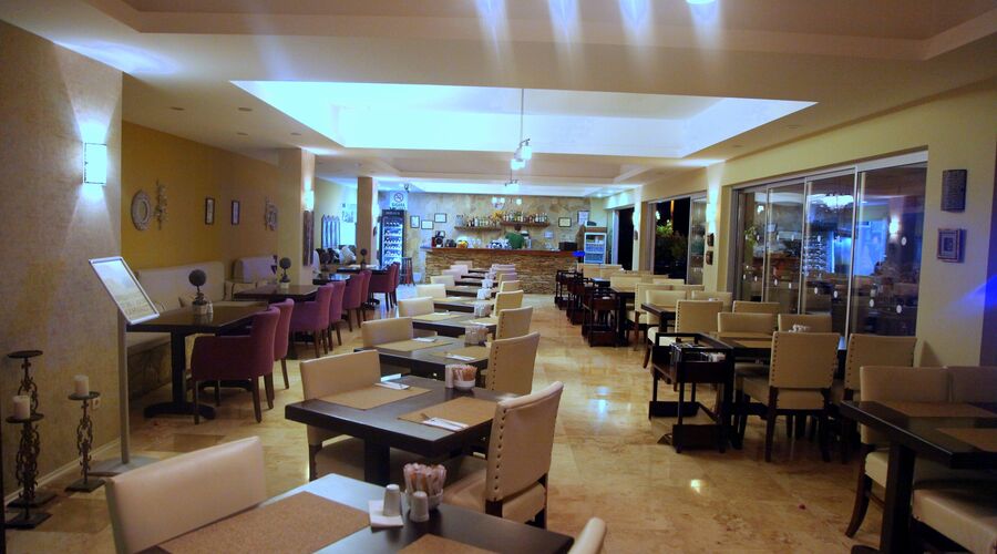 Mi Casa Beach Hotel