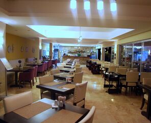Mi Casa Beach Hotel
