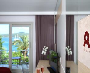 No81 Hotel