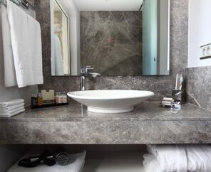 No81 Hotel