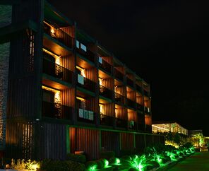 Manaspark Deluxe Hotel