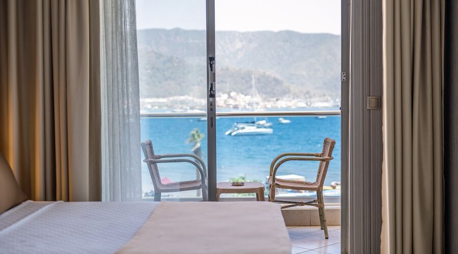 Point Beach Hotel