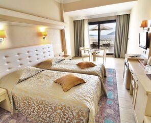 Azka Hotel